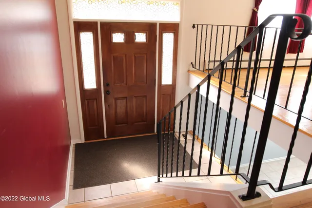 $2,800 | 73 Birchwood Lane, Colonie, NY 12309