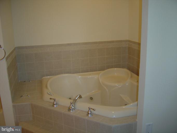 18002 Marshall Mill Road Hampstead, MD 21074 - Photo 20 of 30 a bathroom with a bathtub