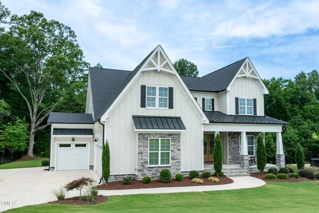 a view of a house with garage