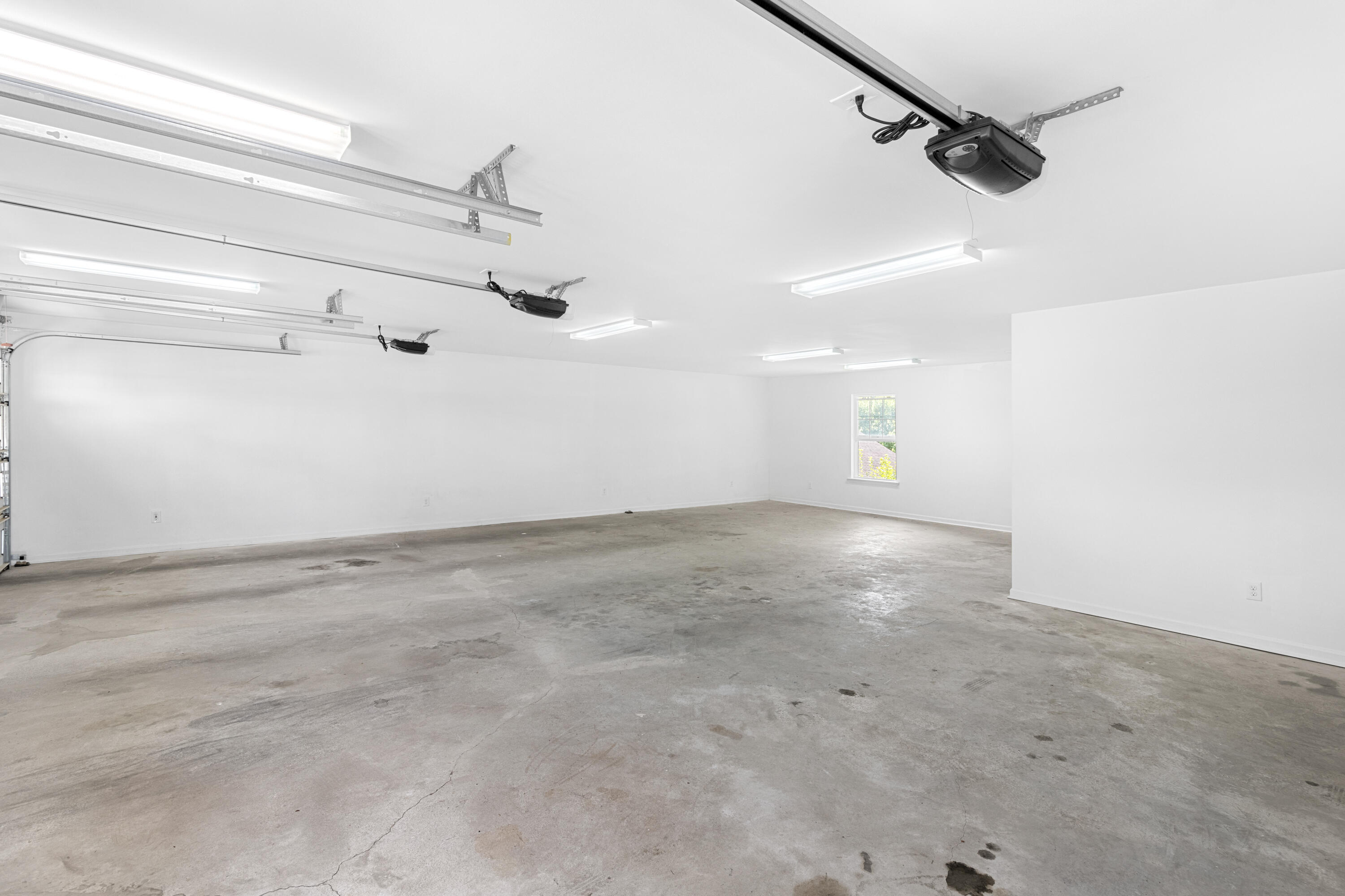 4310 Tee Pee Drive Chattanooga, TN 37406 - Photo 21 of 24 tee pee 3 car garage space