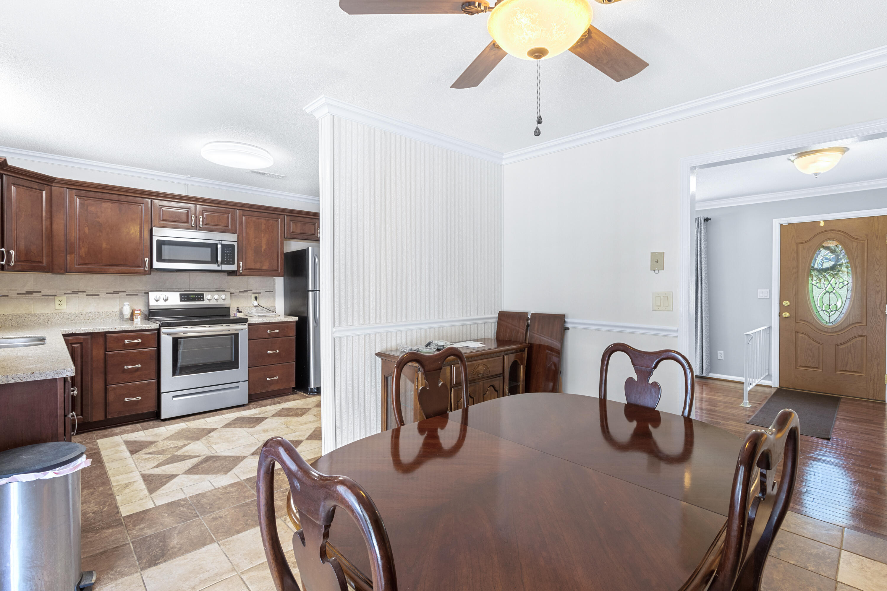 4310 Tee Pee Drive Chattanooga, TN 37406 - Photo 9 of 24 tee pee dining and kitchen