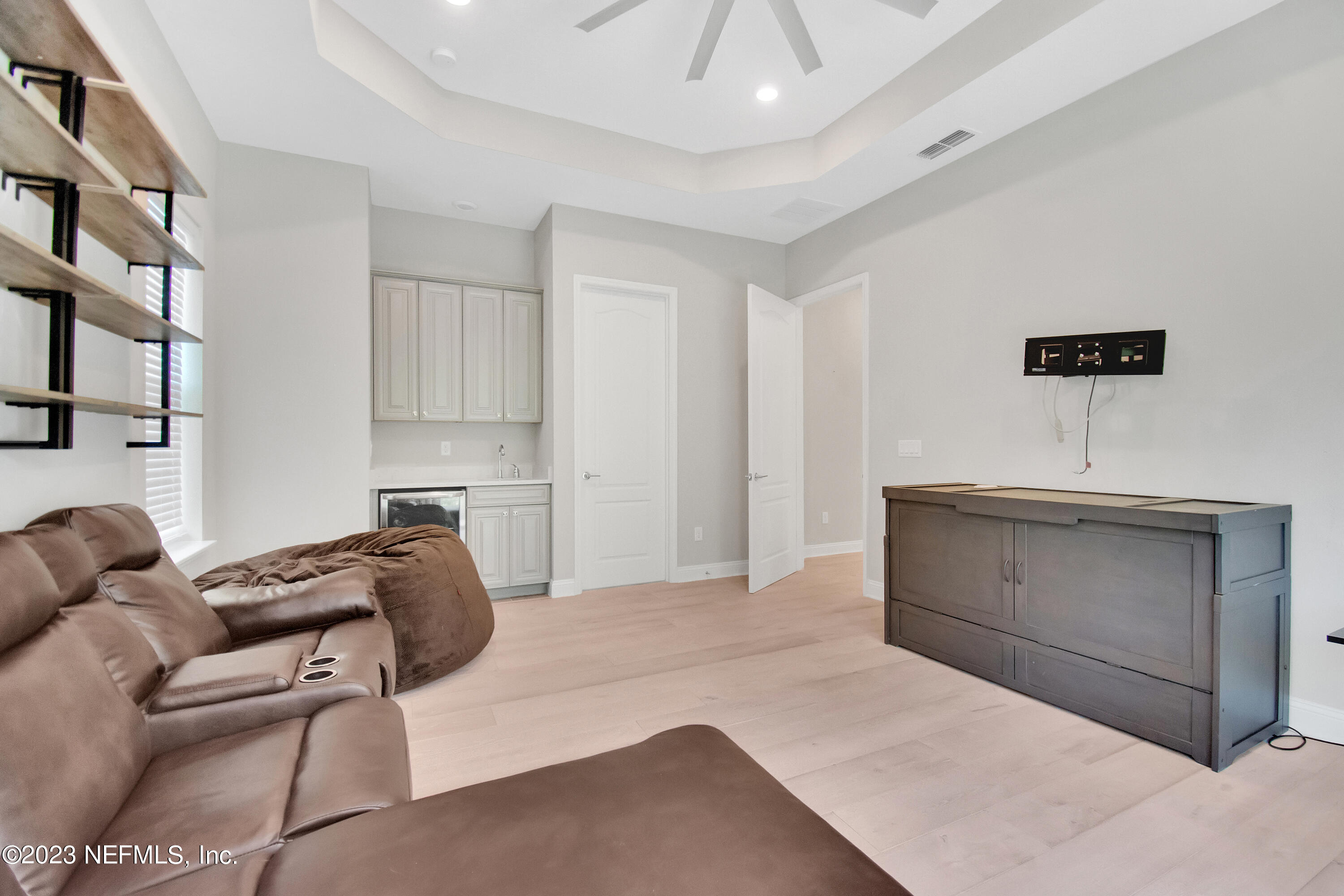 233 Aspinwall Parkway St. Augustine, FL 32095 - Photo 22 of 31 a living room with furniture and a couch