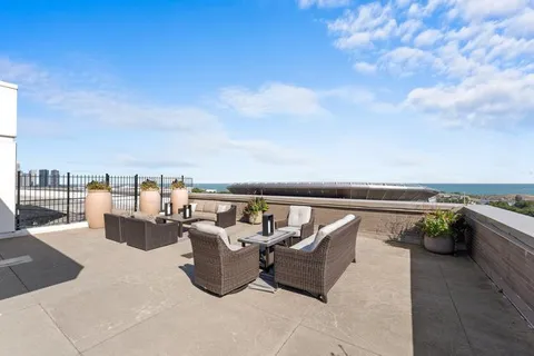 $375,000 | 1515 South Prairie Avenue, Unit 803, Chicago, IL 60605