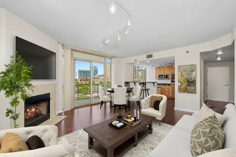 $375,000 | 1515 South Prairie Avenue, Unit 803, Chicago, IL 60605