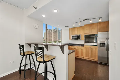 $375,000 | 1515 South Prairie Avenue, Unit 803, Chicago, IL 60605