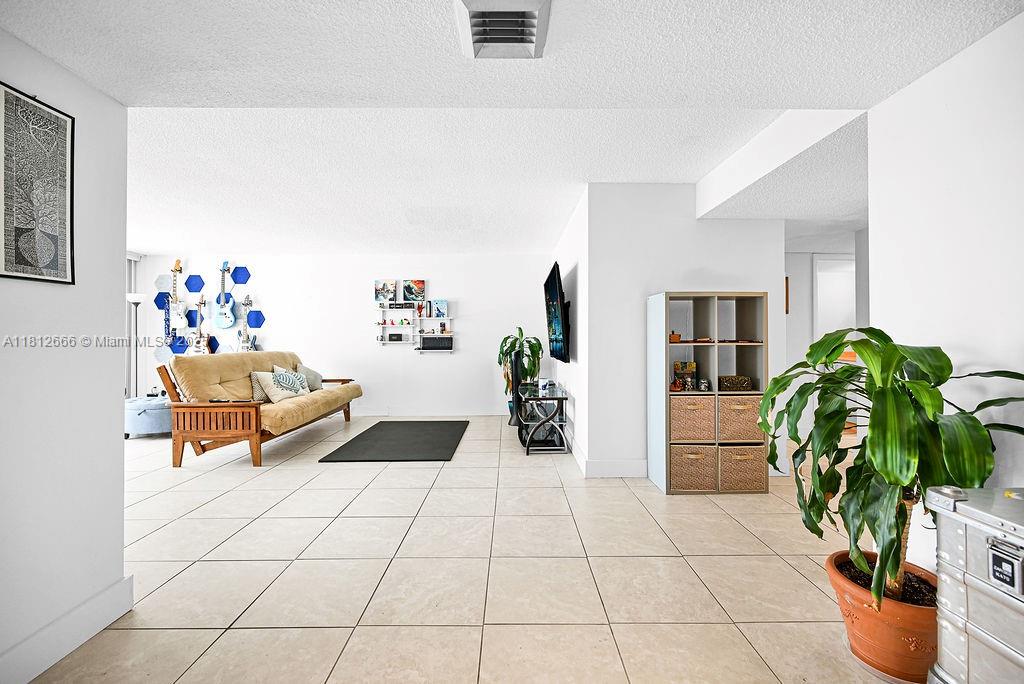 18041 Biscayne Boulevard, Unit 1201 Aventura, FL 33160 - Photo 20 of 42 Relaxing den or sitting area ideal for reading, entertaining, or home office setup with natural light.