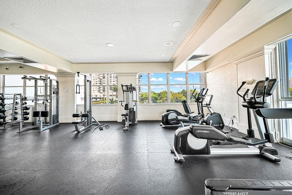 18041 Biscayne Boulevard, Unit 1201 Aventura, FL 33160 - Photo 32 of 42