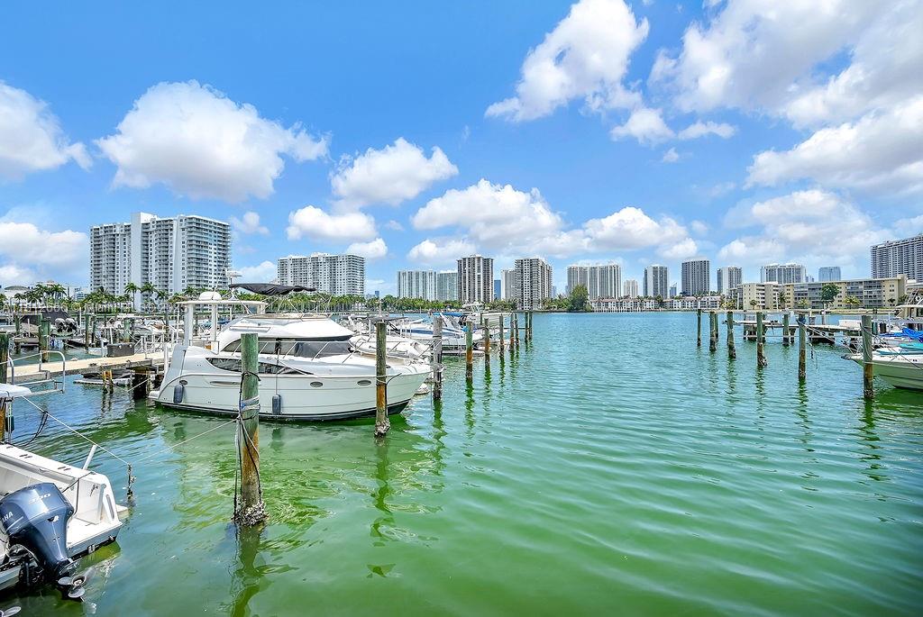 18041 Biscayne Boulevard, Unit 1201 Aventura, FL 33160 - Photo 34 of 42