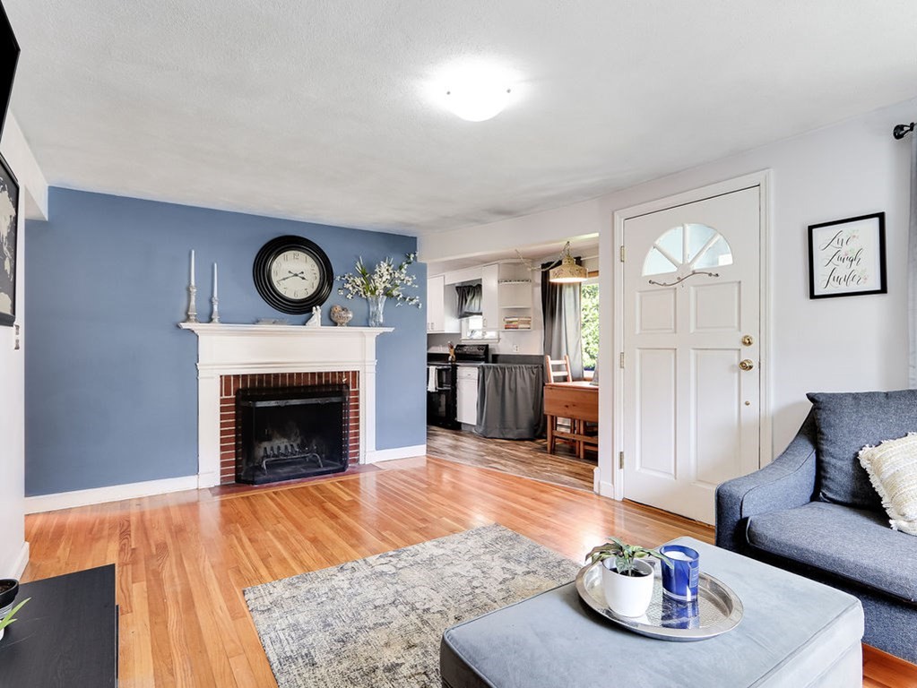83 Henderson Needham, MA 02492 - Photo 3 of 25