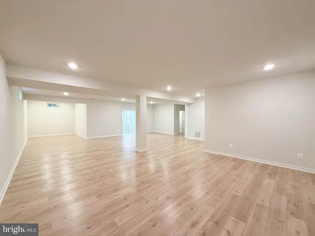 a view of utility room