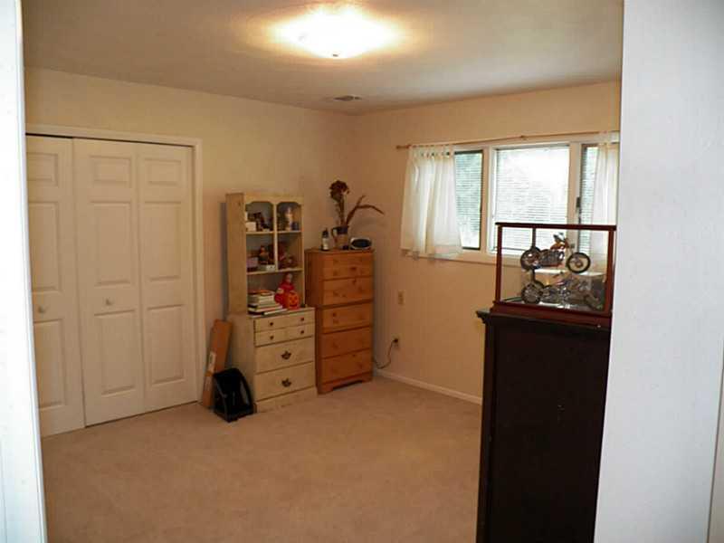 1665 Beighley Road Apollo, PA 15613 - Photo 12 of 20 Bedroom. 3rd bedroom nice size too with ample closet space!