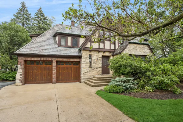 $1,350,000 | 610 North Oak Park Avenue, Oak Park, IL 60302