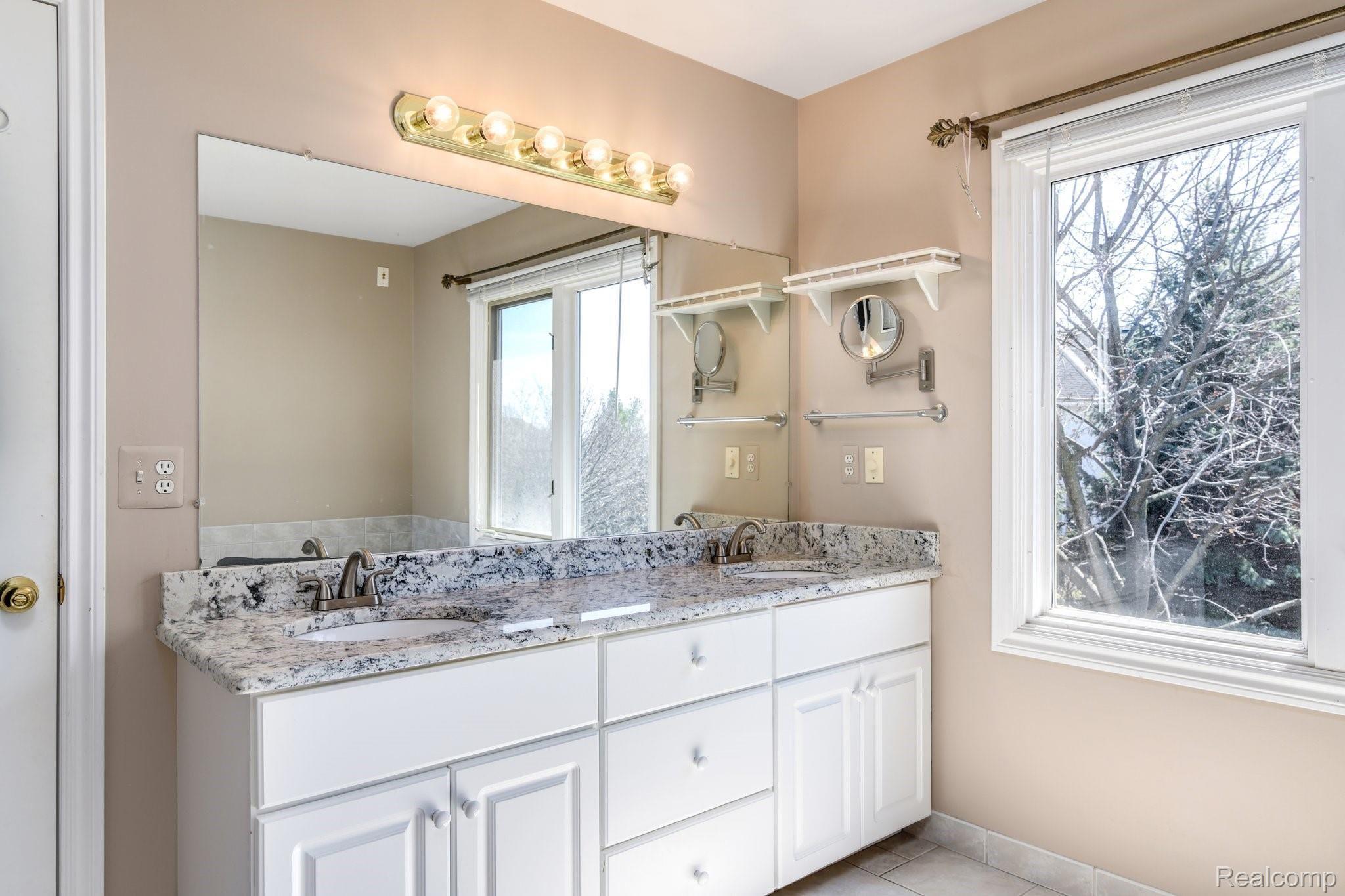 1220 Wheaton Court Rochester, MI 48307 - Photo 22 of 58 1220 Wheaton Ct - Rochester 0012.jpg