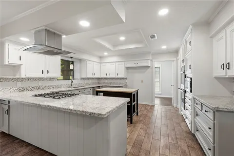 $695,000 | 10636 North Dowling Road, College Station, TX 77845