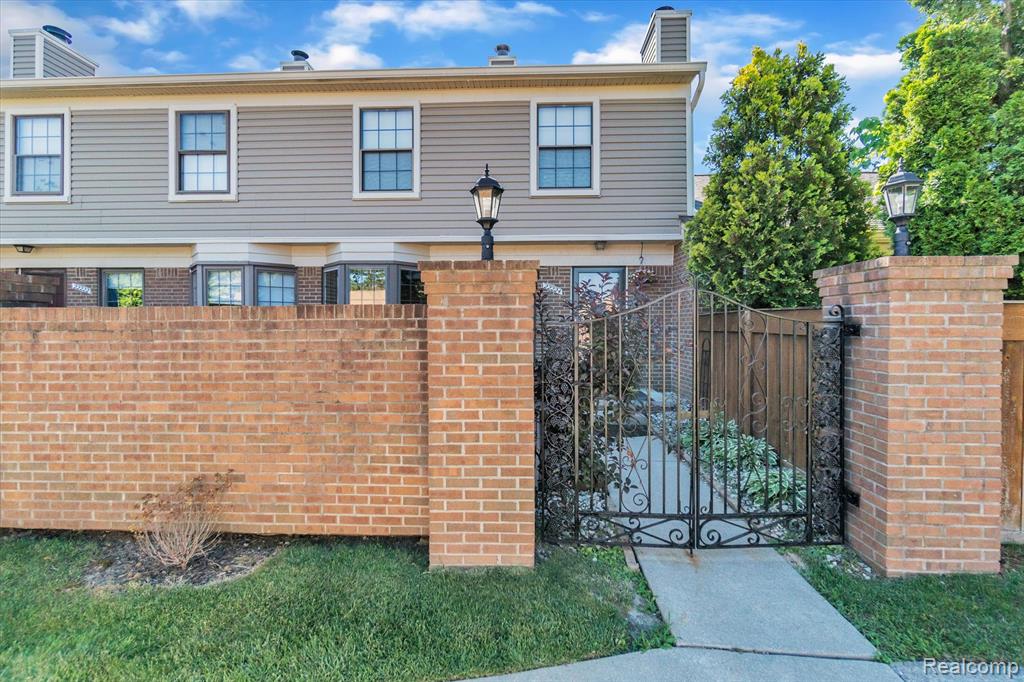 22224 Edgewater Novi, MI 48375 - Photo 2 of 32