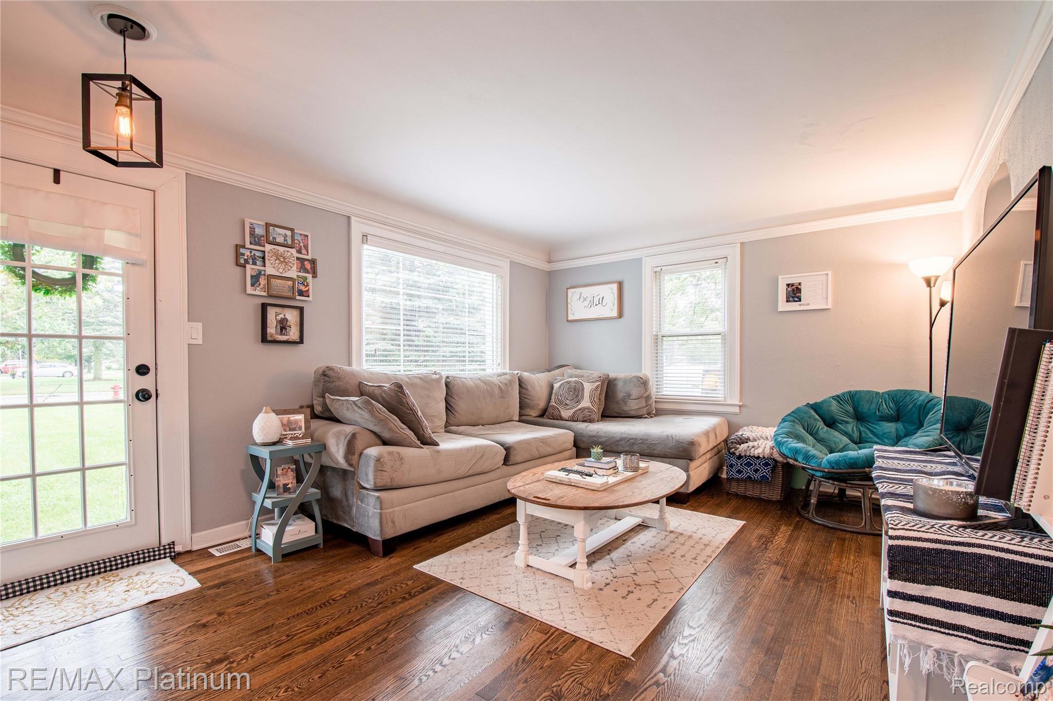 612 North Road Fenton, MI 48430 - Photo 8 of 27 612 North Rd HDR MLS29.jpg