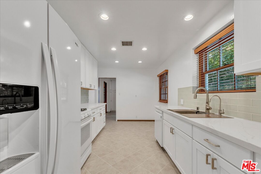 5500 Colbath Avenue Sherman Oaks, CA 91401 - Photo 20 of 54