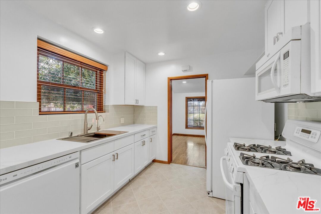 5500 Colbath Avenue Sherman Oaks, CA 91401 - Photo 23 of 54