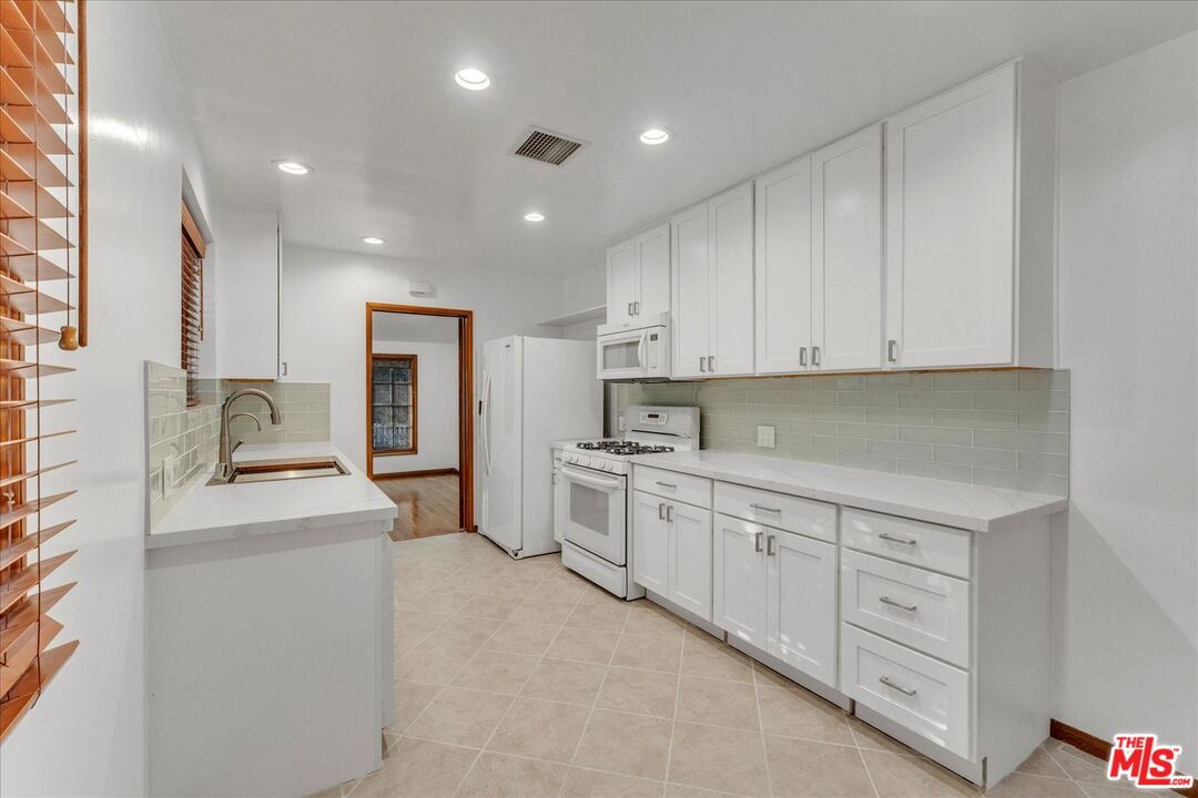 5500 Colbath Avenue Sherman Oaks, CA 91401 - Photo 25 of 54