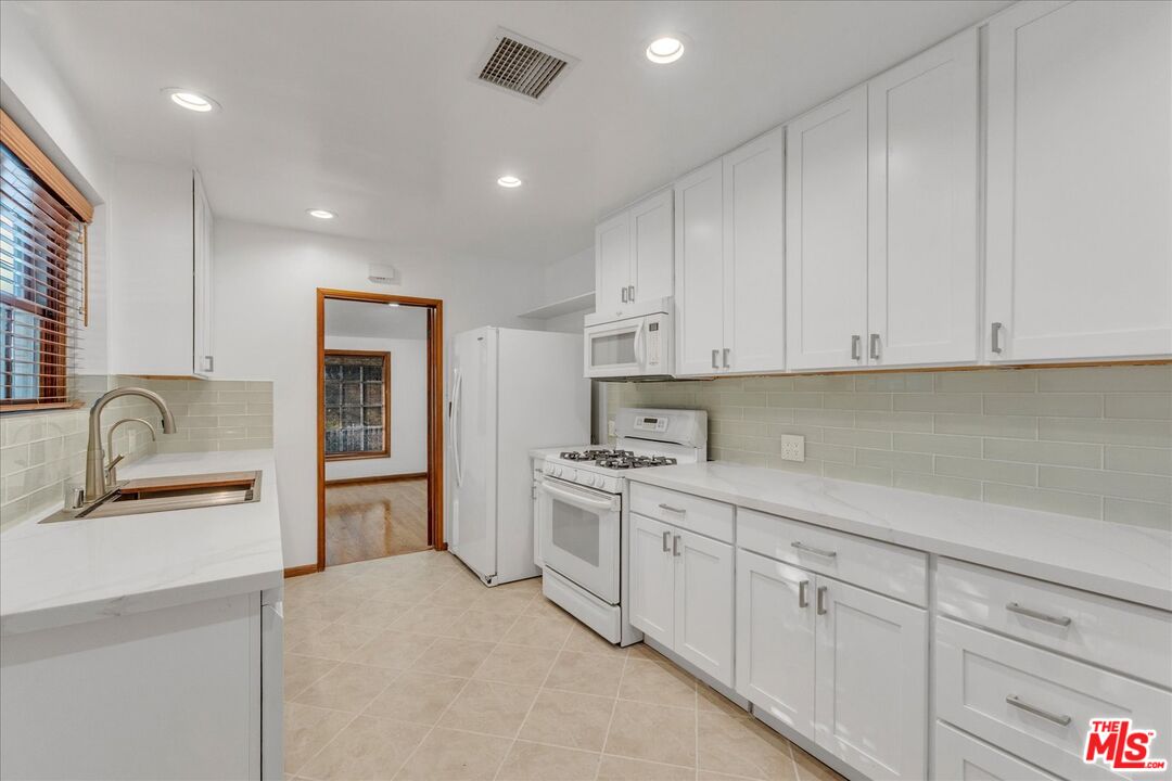 5500 Colbath Avenue Sherman Oaks, CA 91401 - Photo 26 of 54