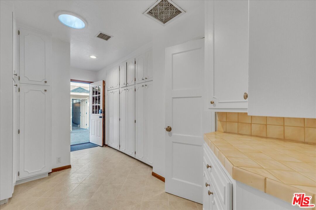 5500 Colbath Avenue Sherman Oaks, CA 91401 - Photo 27 of 54