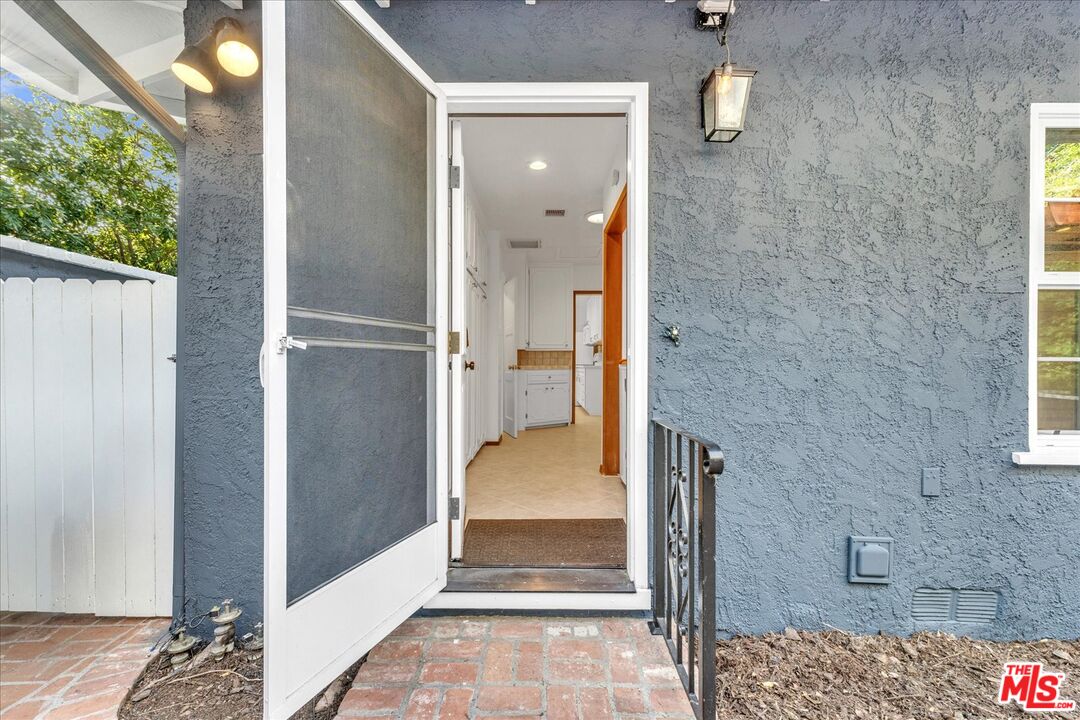 5500 Colbath Avenue Sherman Oaks, CA 91401 - Photo 28 of 54