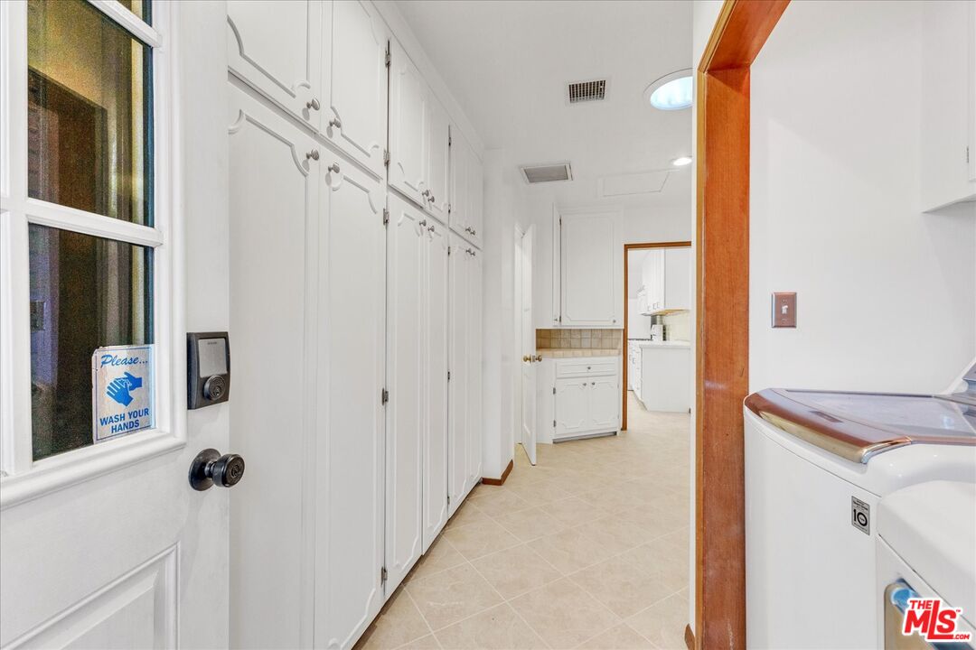 5500 Colbath Avenue Sherman Oaks, CA 91401 - Photo 29 of 54