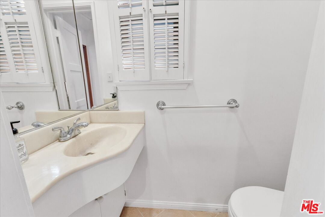 5500 Colbath Avenue Sherman Oaks, CA 91401 - Photo 30 of 54