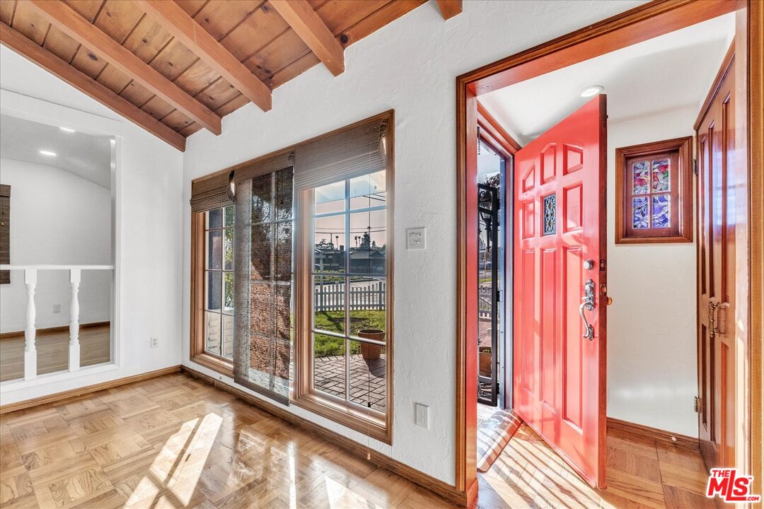 5500 Colbath Avenue Sherman Oaks, CA 91401 - Photo 7 of 54