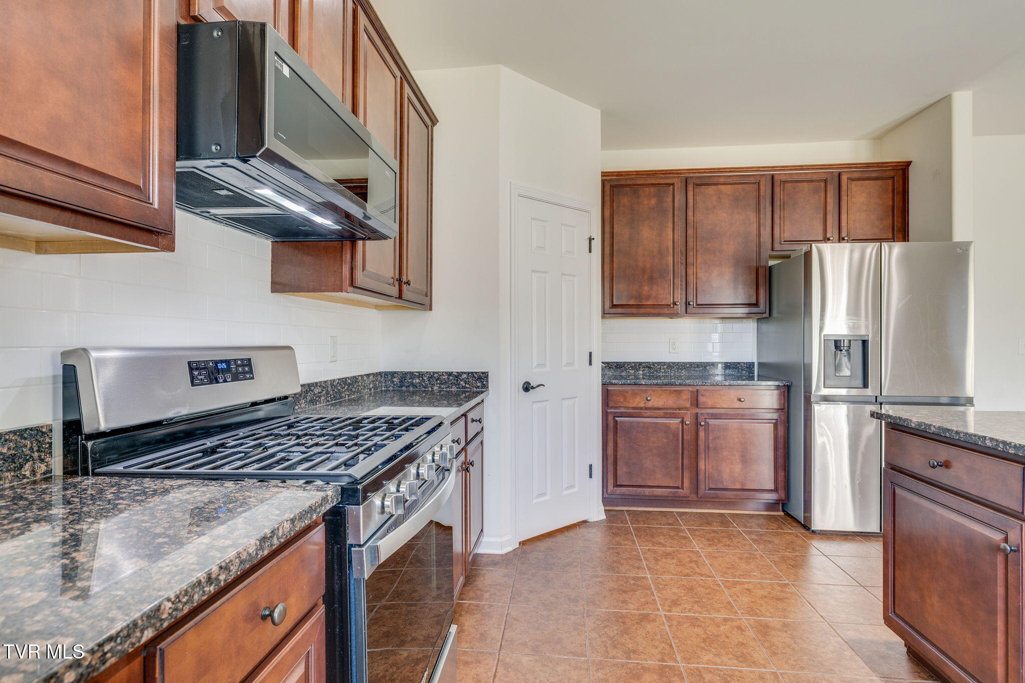 587 Suffolk Road Johnson City, TN 37615 - Photo 18 of 56 018