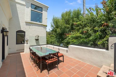 $3,995,000 | 2700 Glendower Avenue, Los Angeles, CA 90027