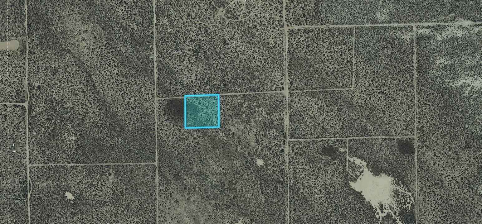 Howard Rd Street Rosamond, CA 93560 - Photo 3 of 10 a bathroom with a shower