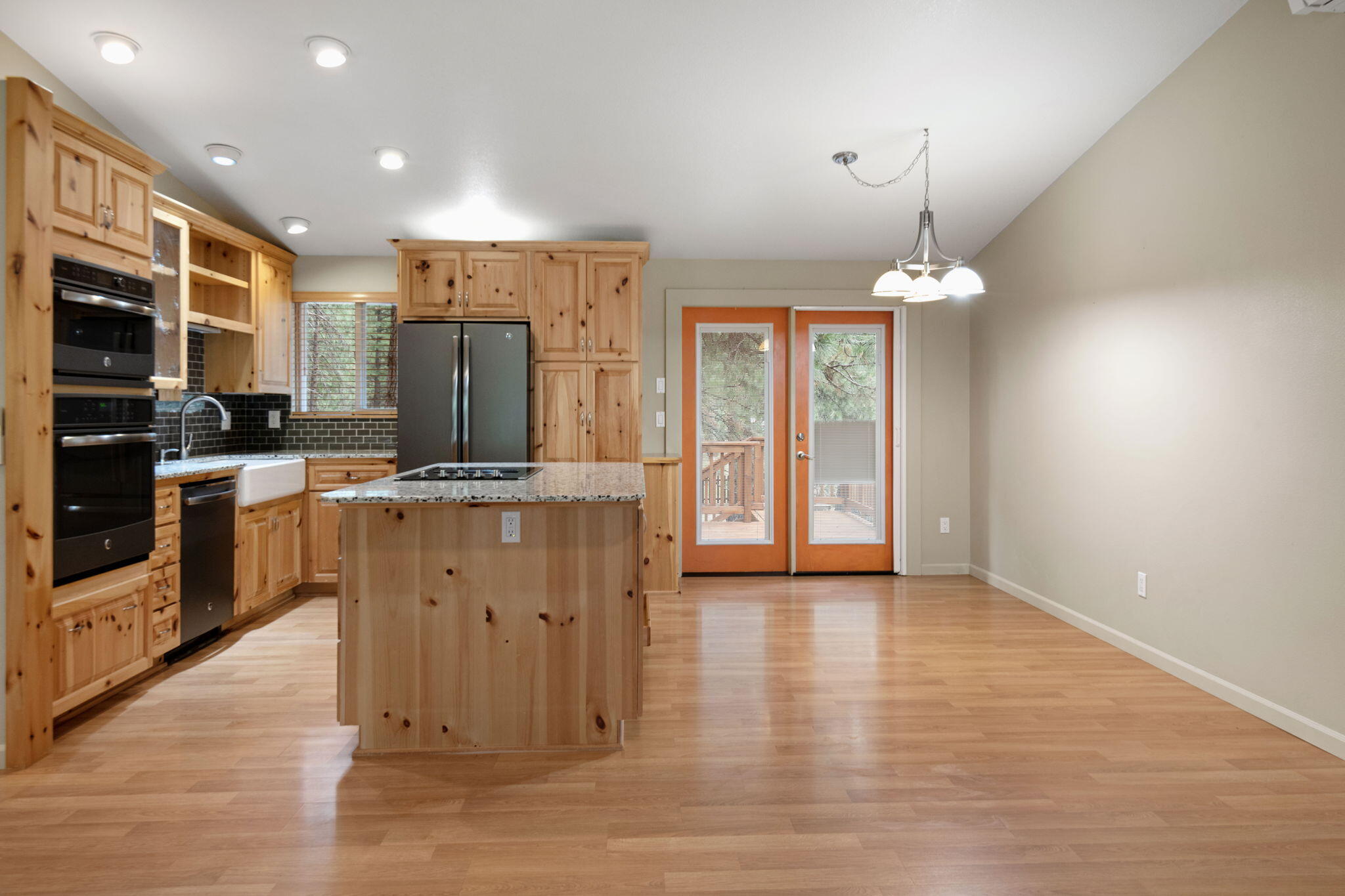 59736 Navajo Road Bend, OR 97702 - Photo 4 of 34 4-web-or-mls-DSC_7665