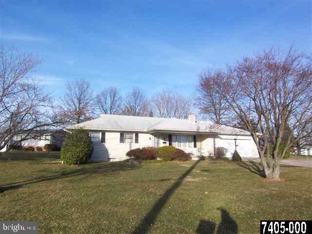 945 Stonewood Road York, PA 17402 - Photo 3 of 25 Gallery Image 3