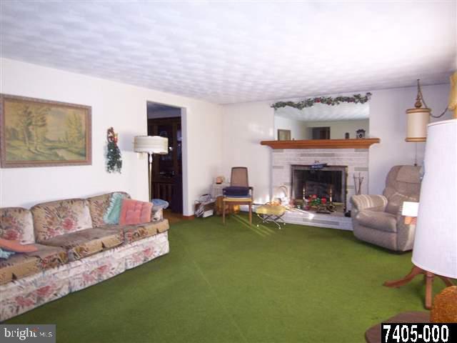 945 Stonewood Road York, PA 17402 - Photo 4 of 25 Gallery Image 4