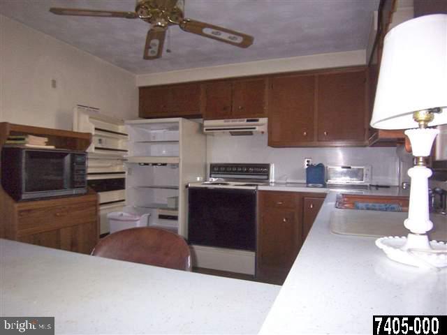 945 Stonewood Road York, PA 17402 - Photo 8 of 25 Gallery Image 8
