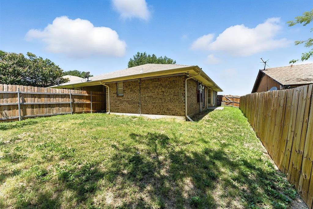 6907 West Cleburne Road Fort Worth, TX 76133 - Photo 14 of 14 a view of a backyard