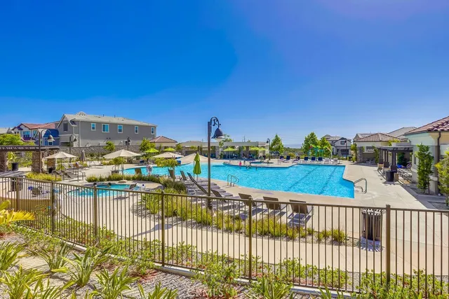 $1,149,000 | 104 Alder Ridge, Lake Forest, CA 92610