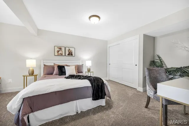 $950,000 | 8 Highland Pl Drive, Wentzville, MO 63385