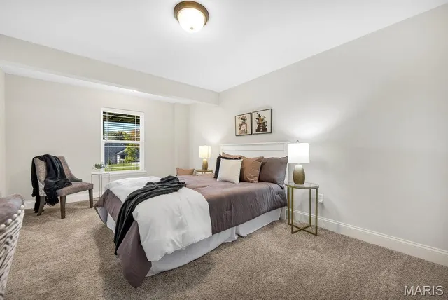 $950,000 | 8 Highland Pl Drive, Wentzville, MO 63385