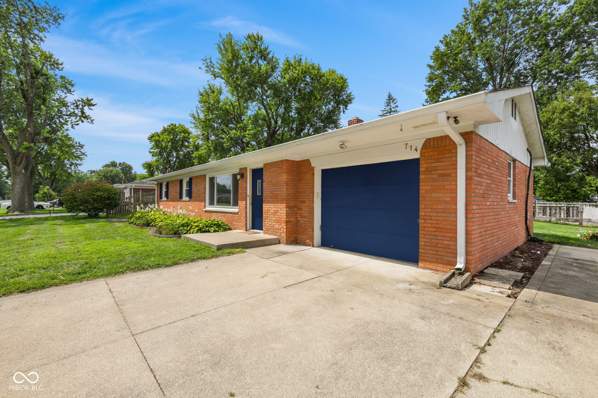 714 Howard Road Greenwood, IN 46142 - Photo 3 of 26 Gallery Image 3