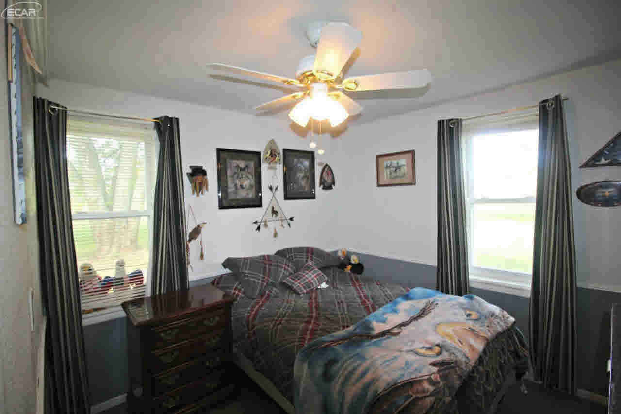 4217 North Linden Road Flint, MI 48504 - Photo 14 of 23 21378627-13.JPG