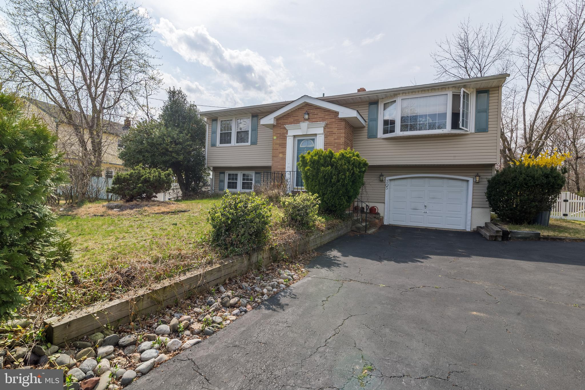 305 Meadowcroft Road West Deptford, NJ 08096 - Photo 1 of 22 Gallery Image 1