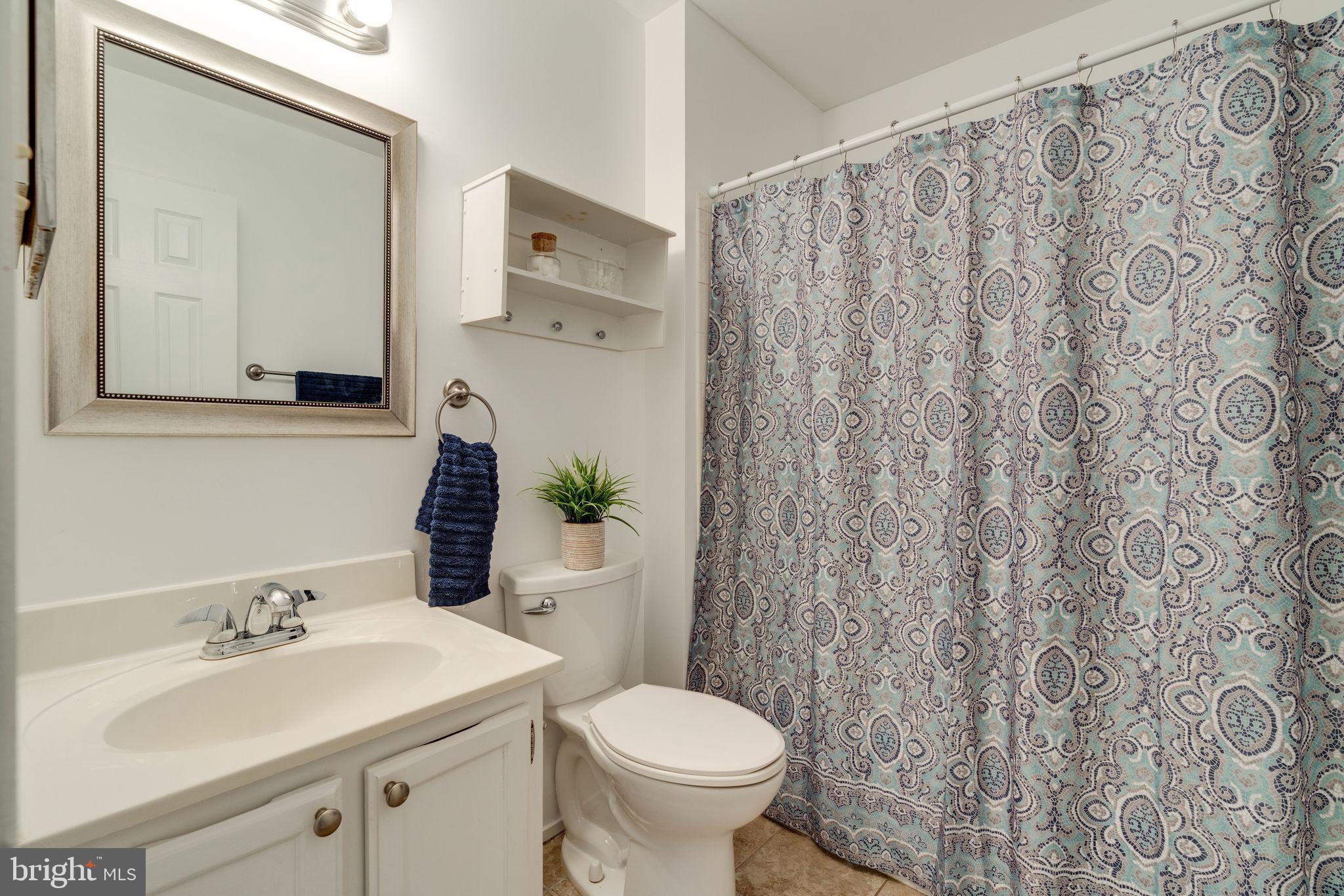 7800 D Harrowgate Circle, Unit 130 Springfield, VA 22152 - Photo 24 of 48 Full bathroom
