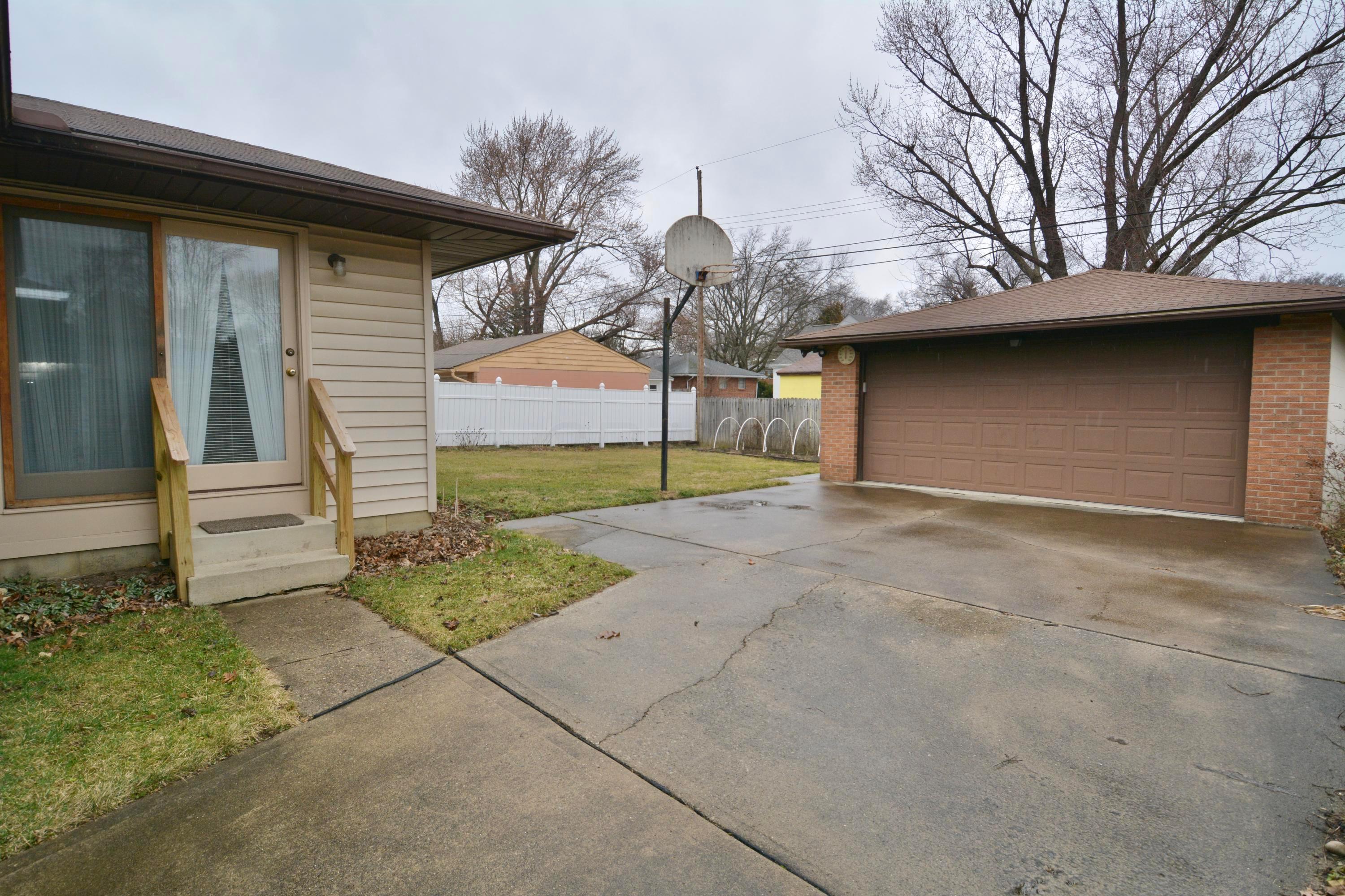 1082 Fordham Road Columbus, OH 43224 - Photo 3 of 35 Gallery Image 3