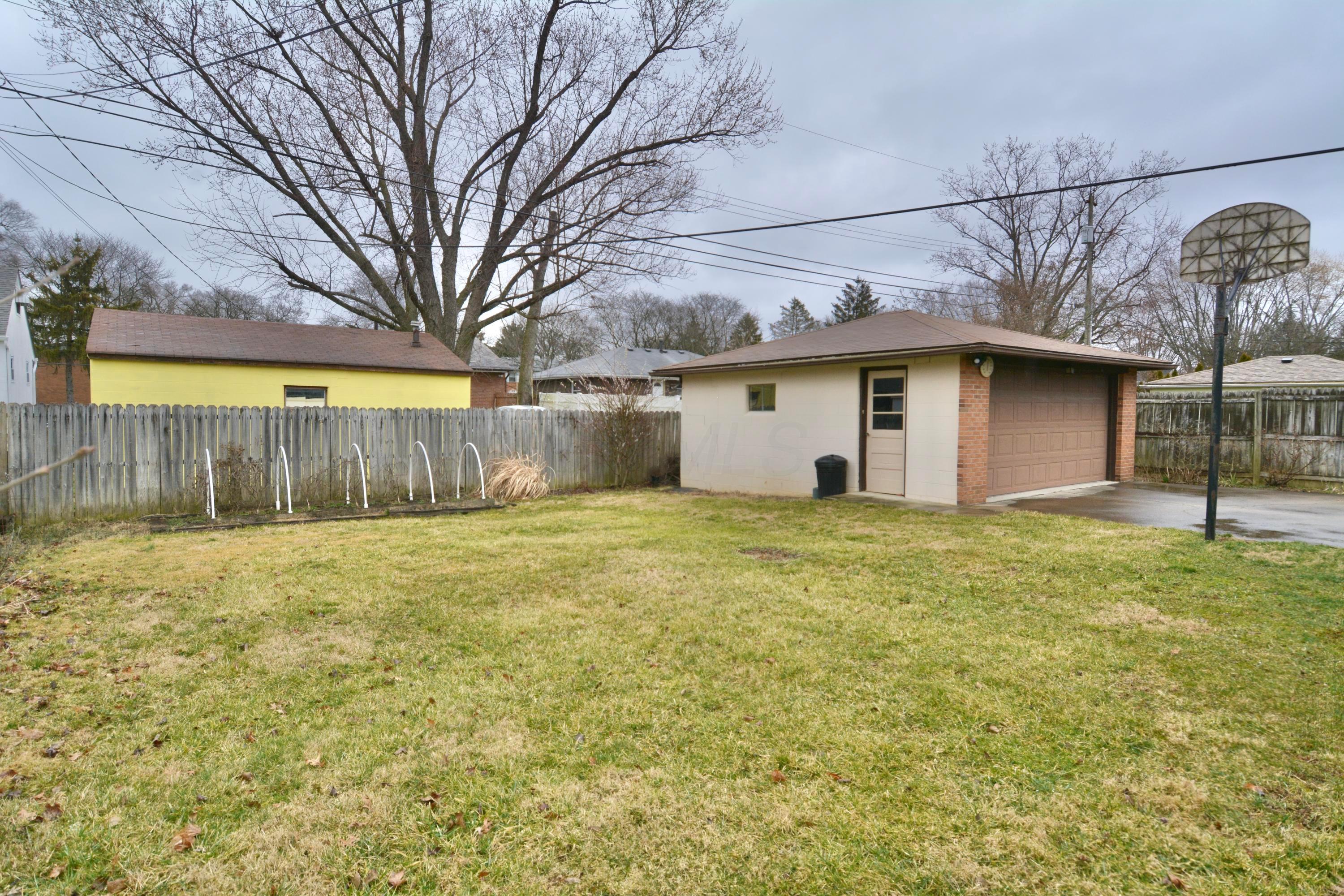 1082 Fordham Road Columbus, OH 43224 - Photo 4 of 35 Gallery Image 4