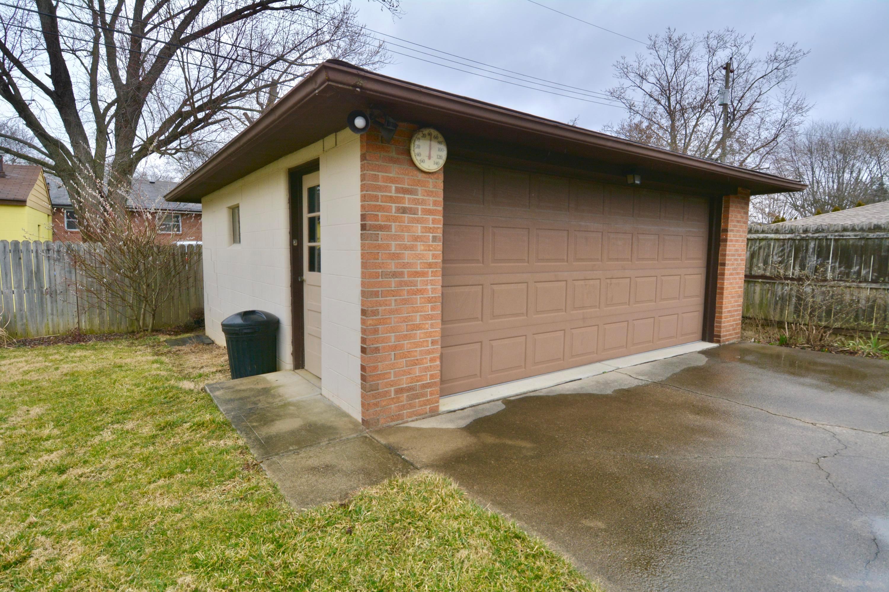 1082 Fordham Road Columbus, OH 43224 - Photo 6 of 35 Gallery Image 6