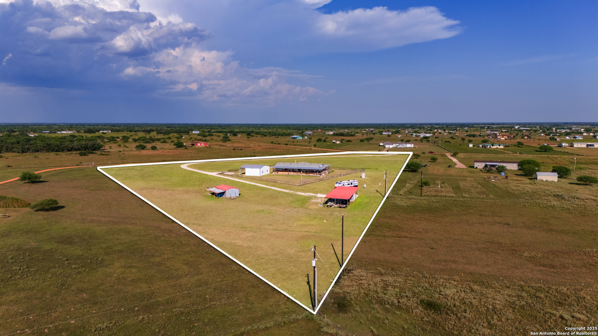 193 Shady Hollow Road Victoria, TX 77904 - Photo 2 of 37