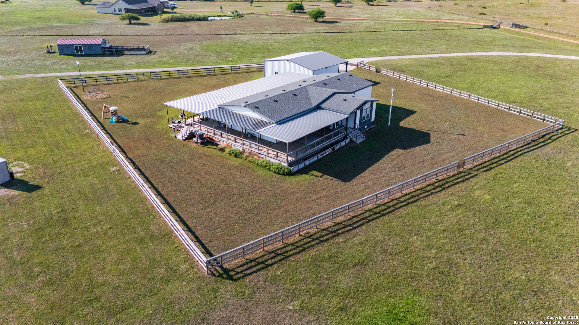 193 Shady Hollow Road Victoria, TX 77904 - Photo 7 of 37