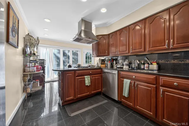 $1,649,000 | 1 Peppermill Road, Roslyn, NY 11576